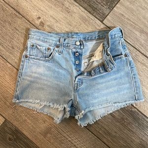 Levi’s Denim 501 short. Size 28. Good condition.